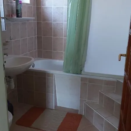 Apartmanhaz Klara * تيهاني