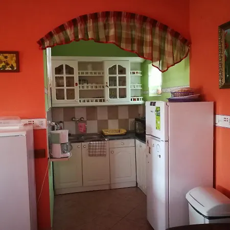 Apartmanhaz Klara Guest house