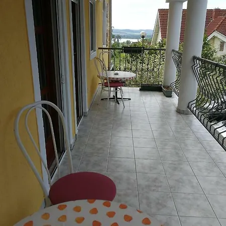 Apartmanhaz Klara * تيهاني