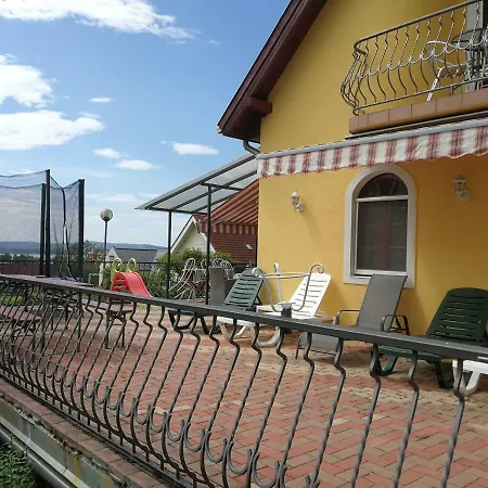 Apartmanhaz Klara Guest house *