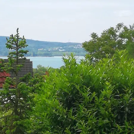 Apartmanhaz Klara Guest house *